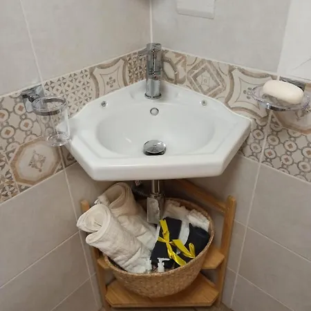 Con Cortile A 30 Mt. Dal Mare *