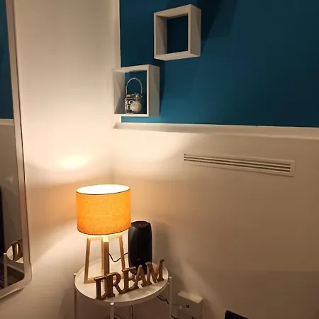 Con Cortile A 30 Mt. Dal Mare 巴里