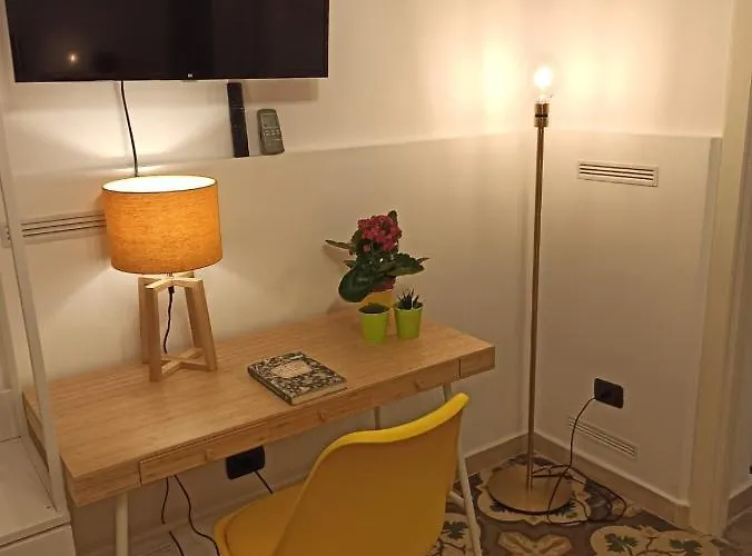 Con Cortile A 30 Mt. Dal Mare *