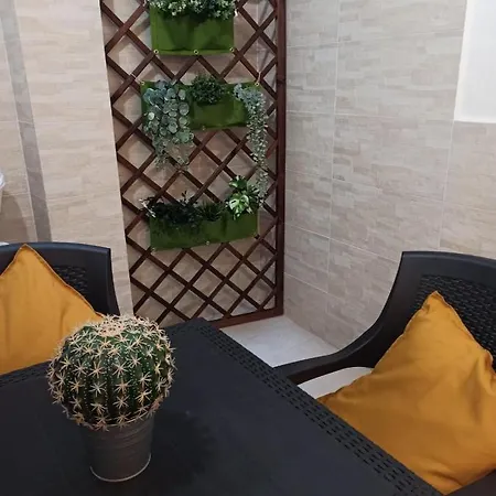 Con Cortile A 30 Mt. Dal Mare Apartment